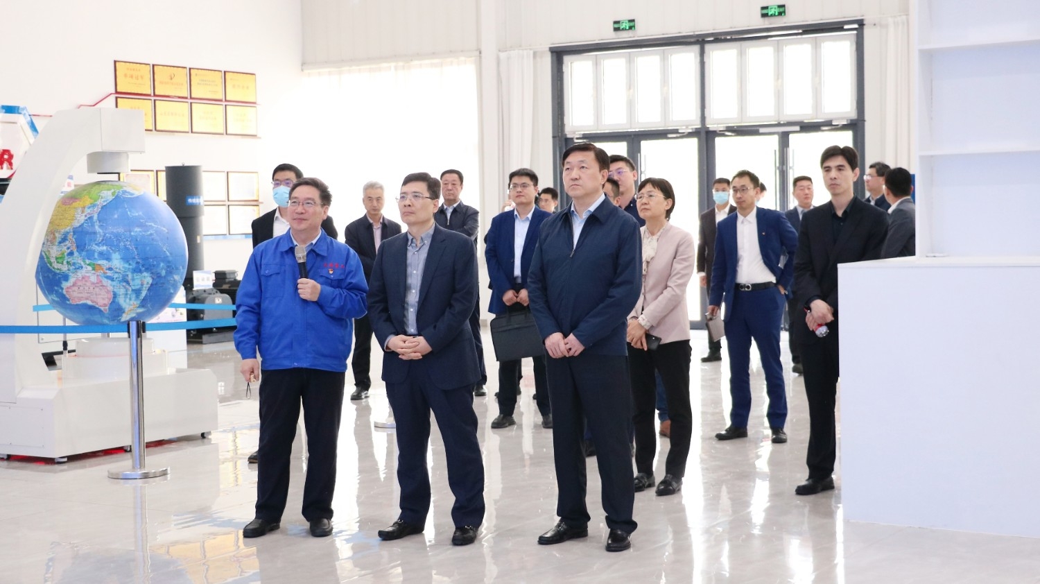 海爾集團(tuán)黨委書記、董事局主席、首席執(zhí)行官周云杰蒞臨天瑞重工考察